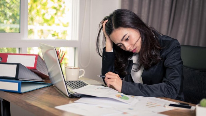 Geger! Wanita Ini Dipecat Cuma karena Pulang Semenit Lebih Awal
