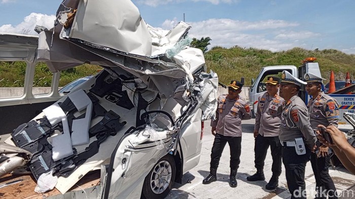 Kecelakaan Maut di Tol Cisumdawu Diduga Akibat Sopir Travel Mengantuk