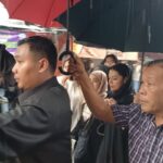 Hujan dan Haru Iringi Pemakaman Ibrahim Sjarief Assegaf Suami Najwa Shihab