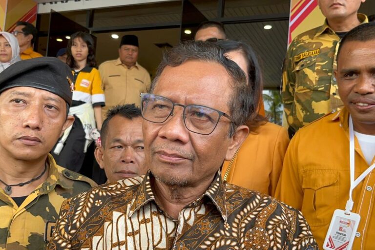 Mahfud MD Tegaskan Kejaksaan Bukan Obyek Vital Nasional yang Bisa Dijaga TNI