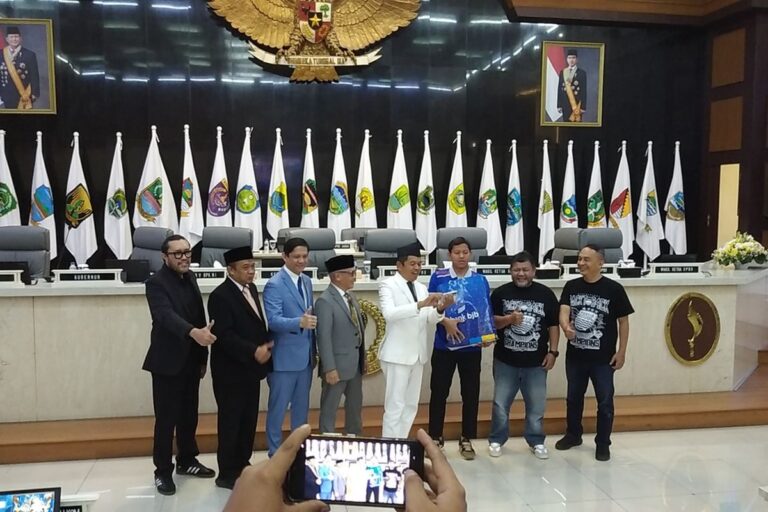Jauh dari Target, Bonus ASN untuk Persib Rp 356 Juta Diserahkan Sekda