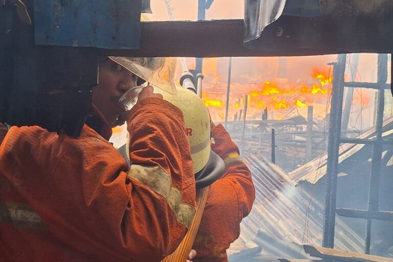 Kebakaran Ludeskan 450 Rumah di Kapuk Muara, Warga Belum Ada Pengungsian Tetap