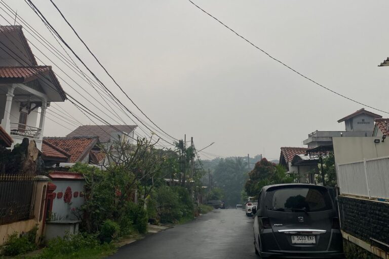 Depok dan Bekasi Diselimuti Kabut, Ini Penjelasan BMKG