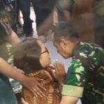 Di Depan Pangdam Udayana, Ibu Prada Lucky Berlutut Minta Keadilan: Tolong, Saya Mohon Bapak...